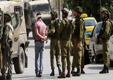 الجيش الاسرائيلى يعتقل طفلًا فلسطينيًا-أرشيفية
